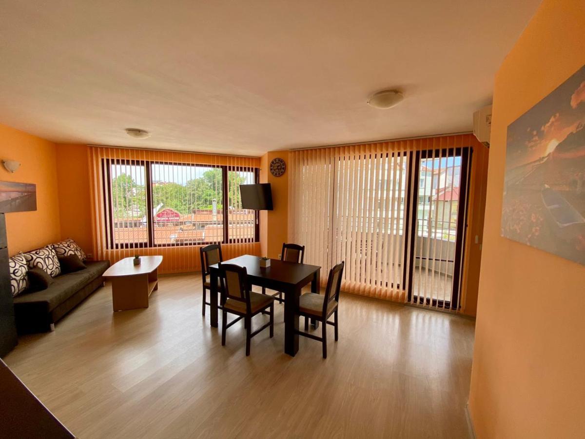 Cozy Apartment In The Center Of Primorsko Exterior foto